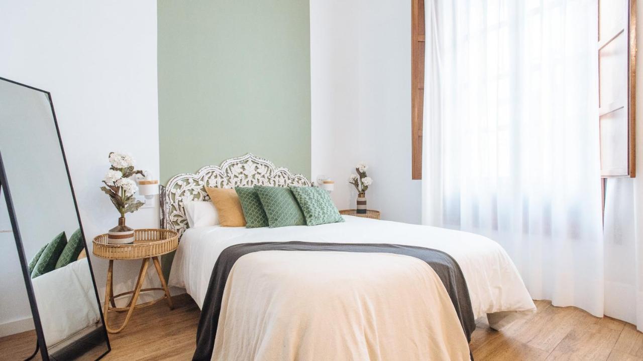 Lola De Triana Apartments Seville Exterior photo