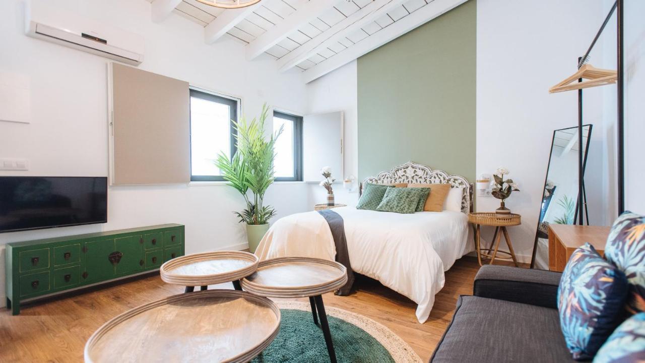 Lola De Triana Apartments Seville Exterior photo