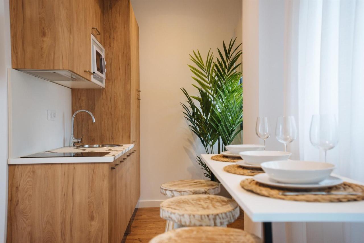Lola De Triana Apartments Seville Exterior photo