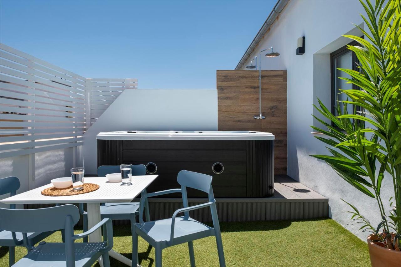 Lola De Triana Apartments Seville Exterior photo
