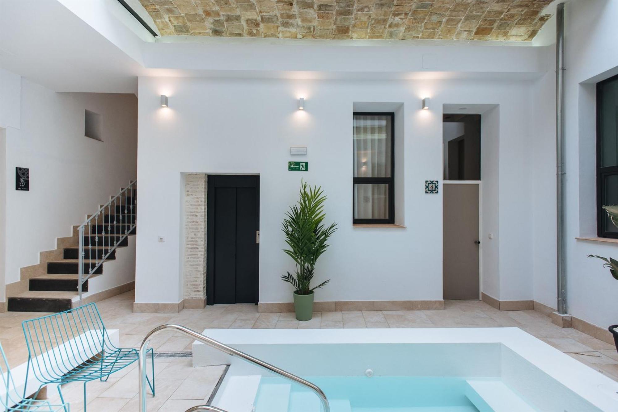 Lola De Triana Apartments Seville Exterior photo